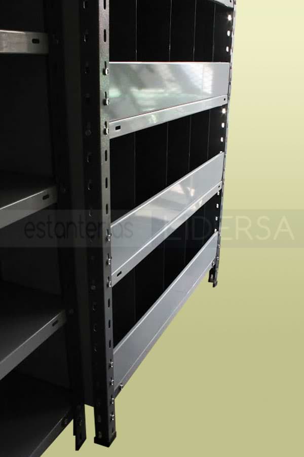 Los laterales y fondos permiten generar pequeños contenedores en la estantería